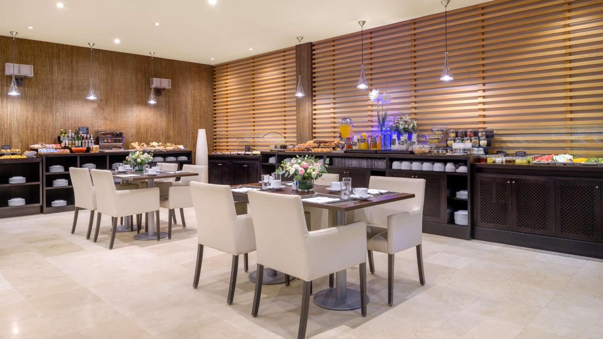 Hotel Nh Campo De Gibraltar 4*